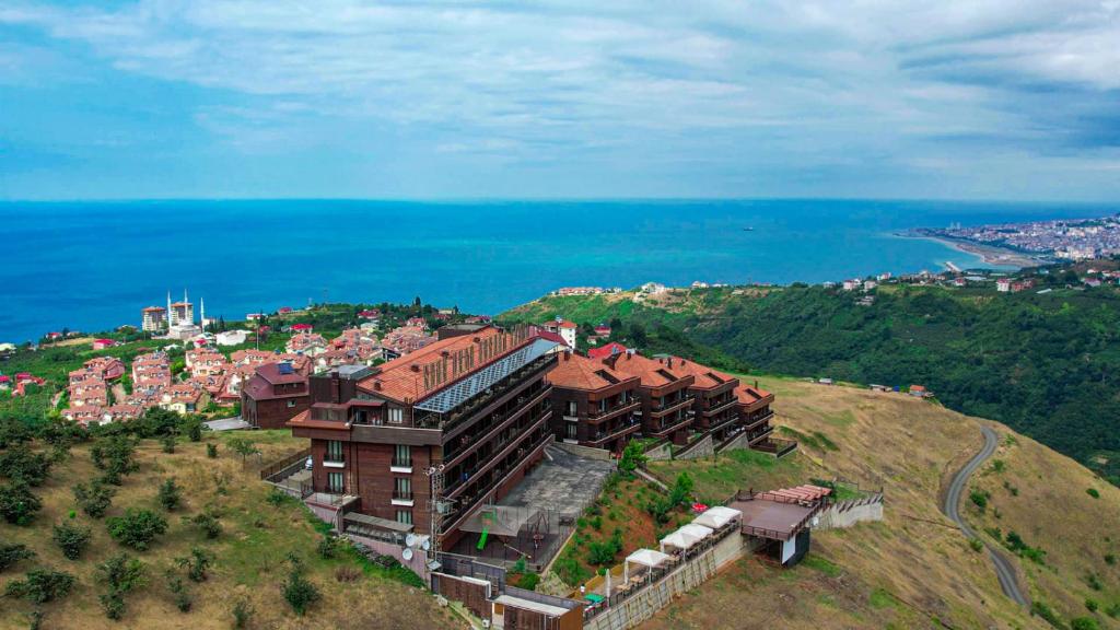 فضای داخلی Sera Lake Resort Hotel Spa & Aparts در طرابزون - تصویر ۳