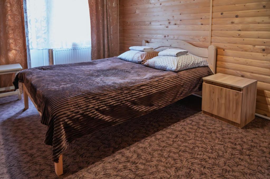 Postel nebo postele na pokoji v ubytování Котеджі "У Яни"