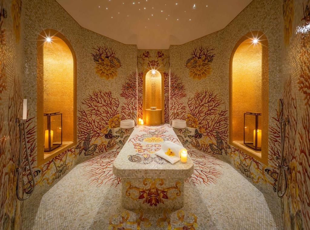 Postel nebo postele na pokoji v ubytování Palazzo Versace Macau
