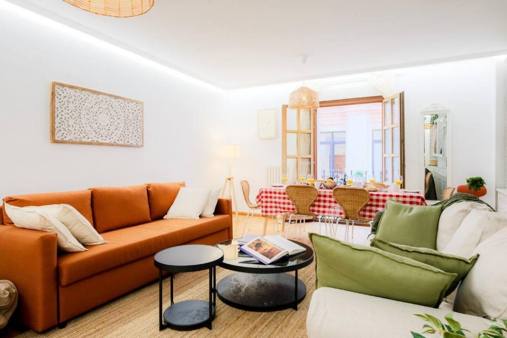 a living room with a couch and a table at Casa Estébanes 2 BR Premium Familiar 7 Pax in Zaragoza