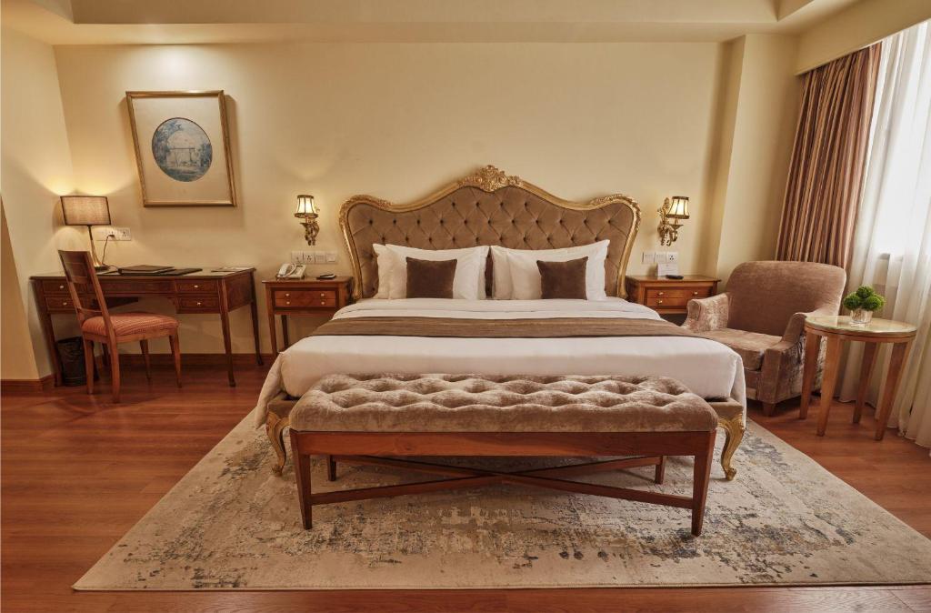 Club Suite with Club Access with Afternoon Tea and Evening Cocktail