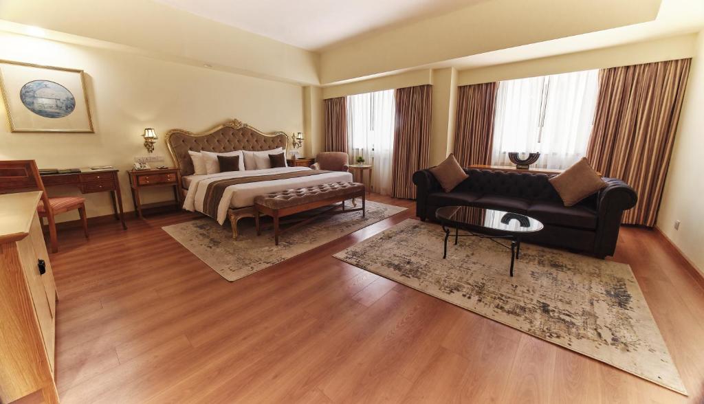 Club Suite with Club Access with Afternoon Tea and Evening Cocktail