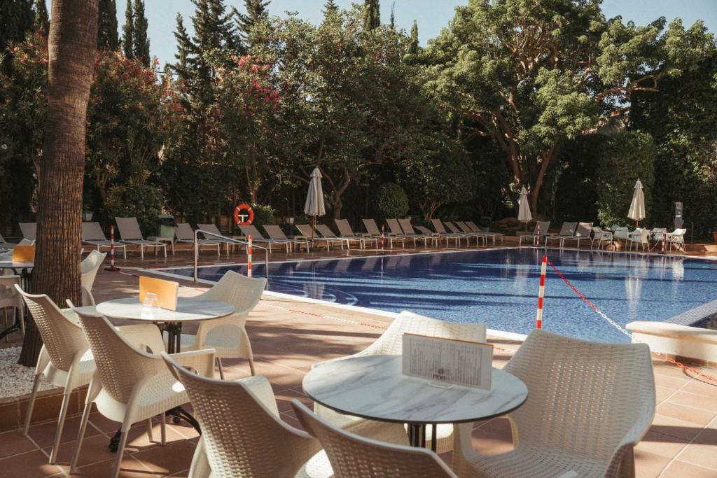 Bazén v ubytování ROC Oberoy - Adults Only nebo v jeho okolí