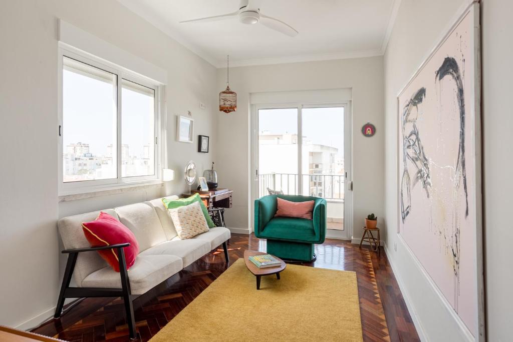 Posezení v ubytování Bright Coastal Retreat in Costa da Caparica