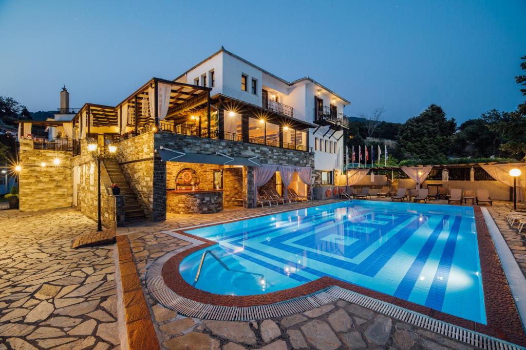 Bazén v ubytování Portaria Hotel nebo v jeho okolí