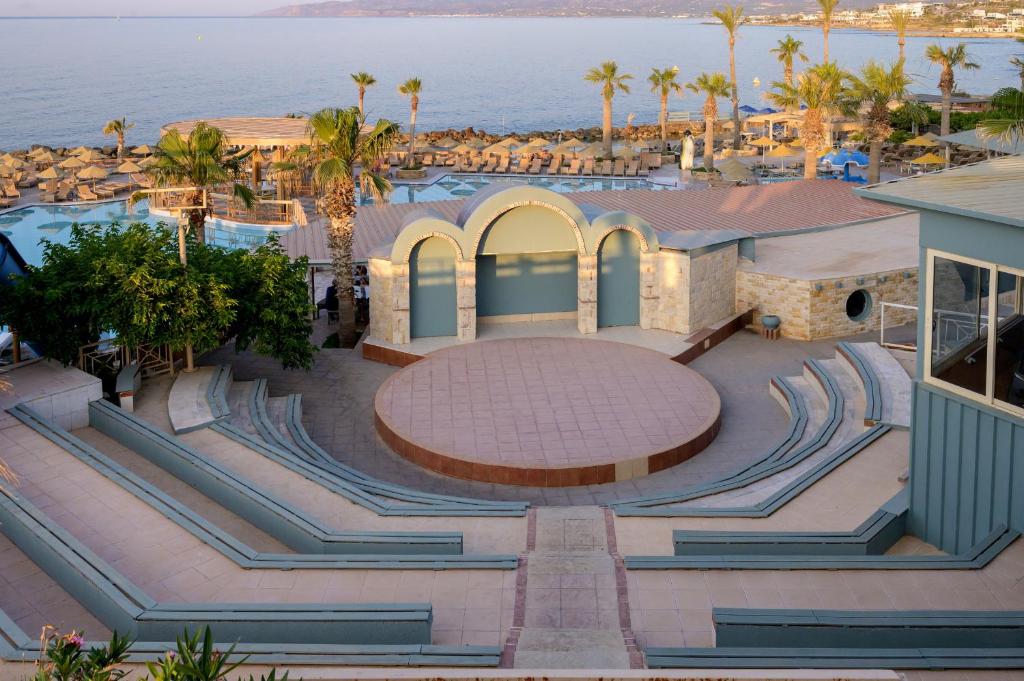 Bazén v ubytování SunBay Hotel nebo v jeho okolí