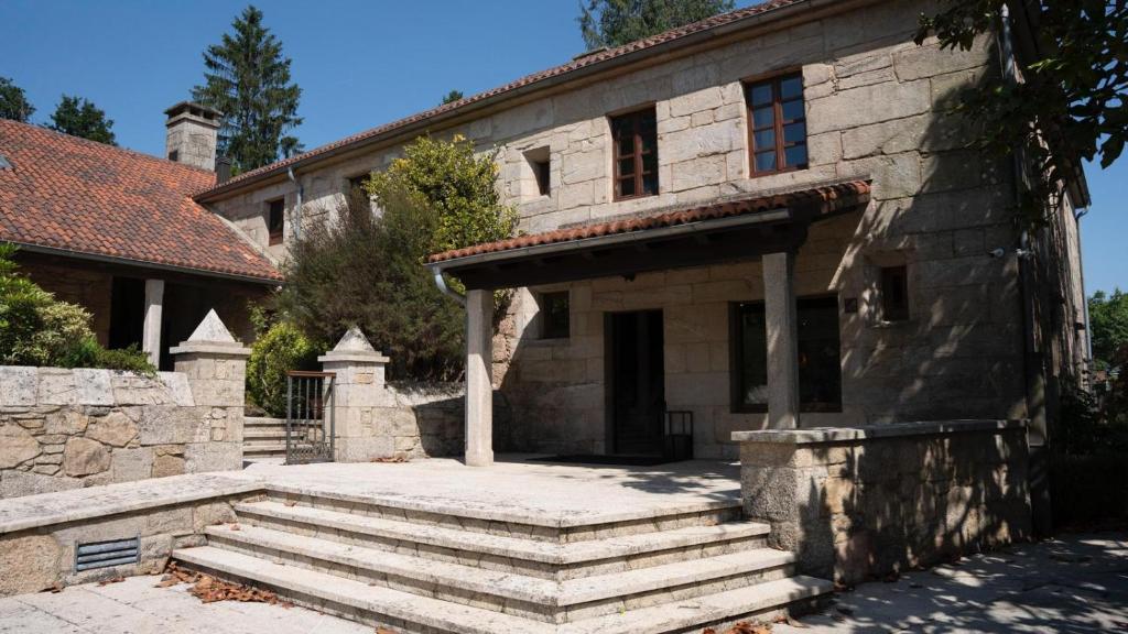 an old stone house with stairs in front of it at SNÖ Pazo de Adrán in Milladoiro