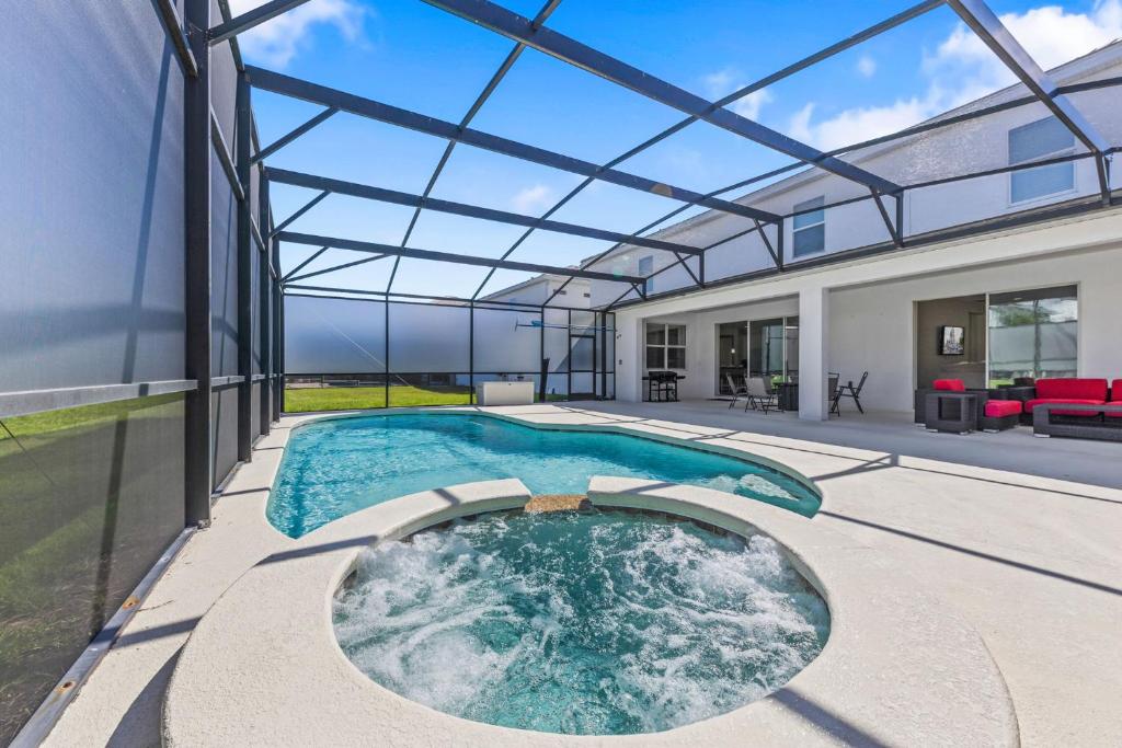 Πισίνα στο ή κοντά στο 2605 Yountville Ave