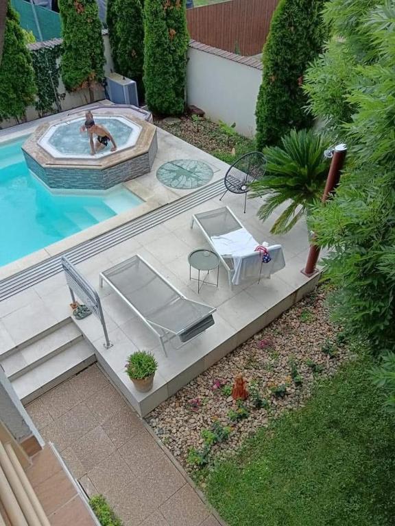 The swimming pool at or close to Amfora Panzió