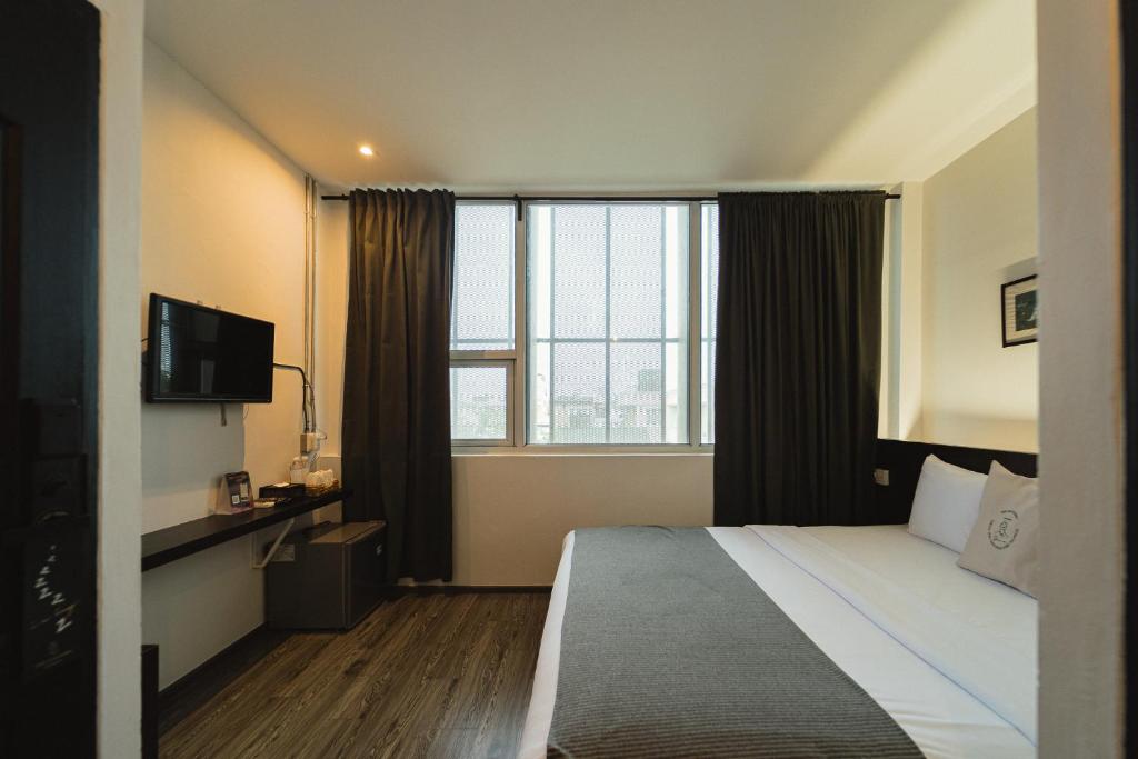
Standard Double Room with City View
