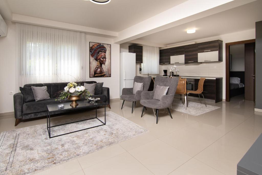 
Two-Bedroom Deluxe Apartment with Garden View
