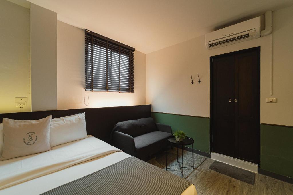 
Deluxe Room Sofa with No View
