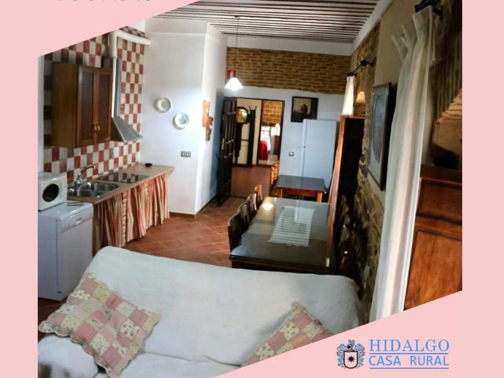A bed or beds in a room at Casa Rural Hidalgo