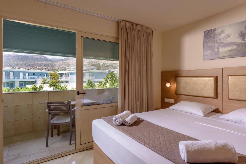 Postel nebo postele na pokoji v ubytování SunBay Hotel