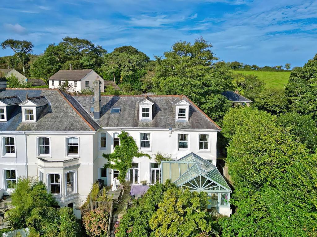 Το κτήριο όπου στεγάζεται  η παραθεριστική κατοικία