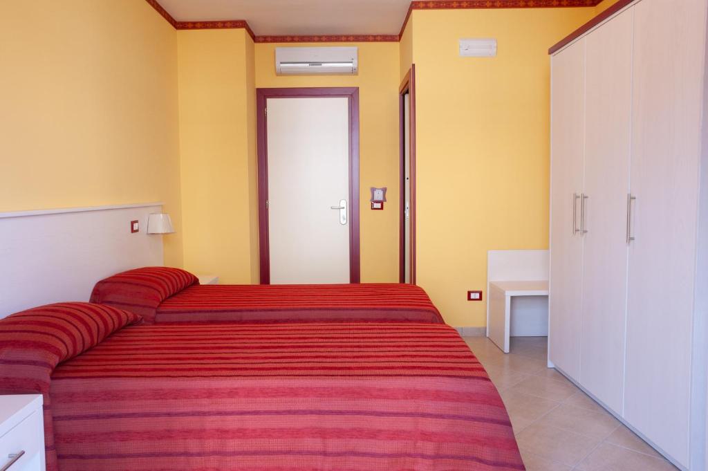 Postel nebo postele na pokoji v ubytování Stanza per 2 ospiti nel centro, a due passi dal mare - Il Mozzo!