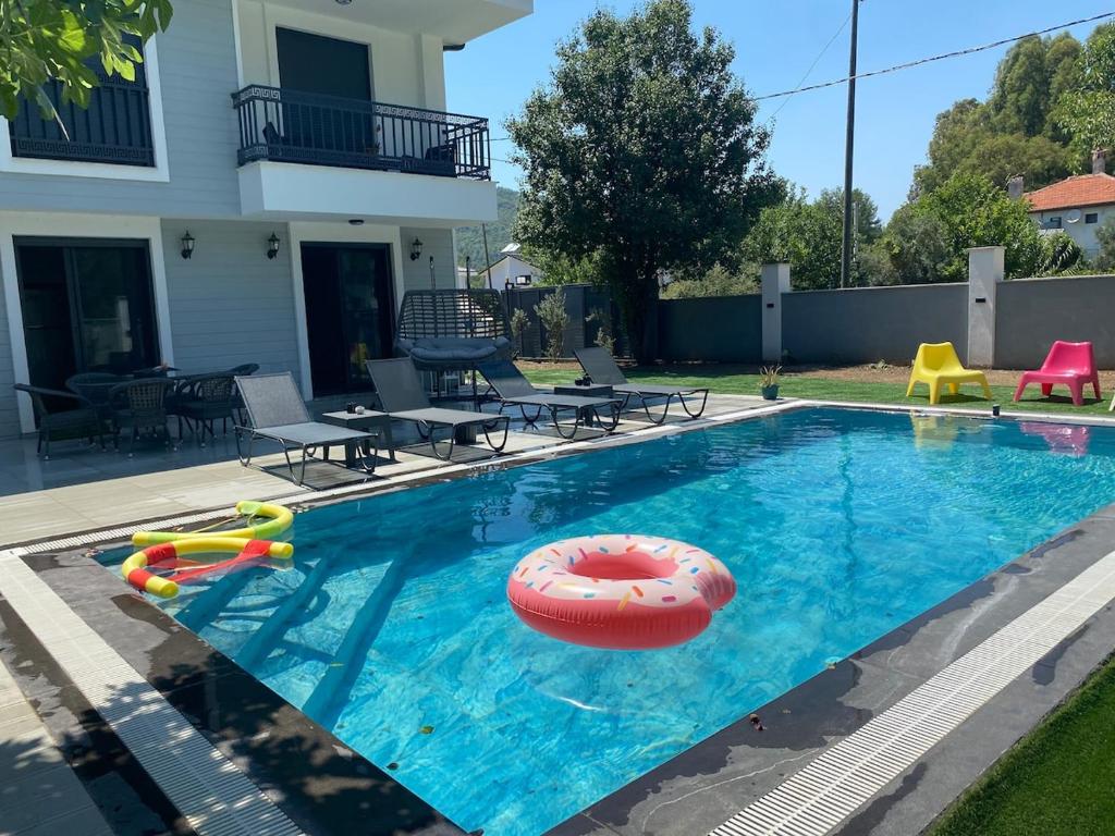 Πισίνα στο ή κοντά στο Lotus Villa in Çamlı Village, Jacuzzi and pool