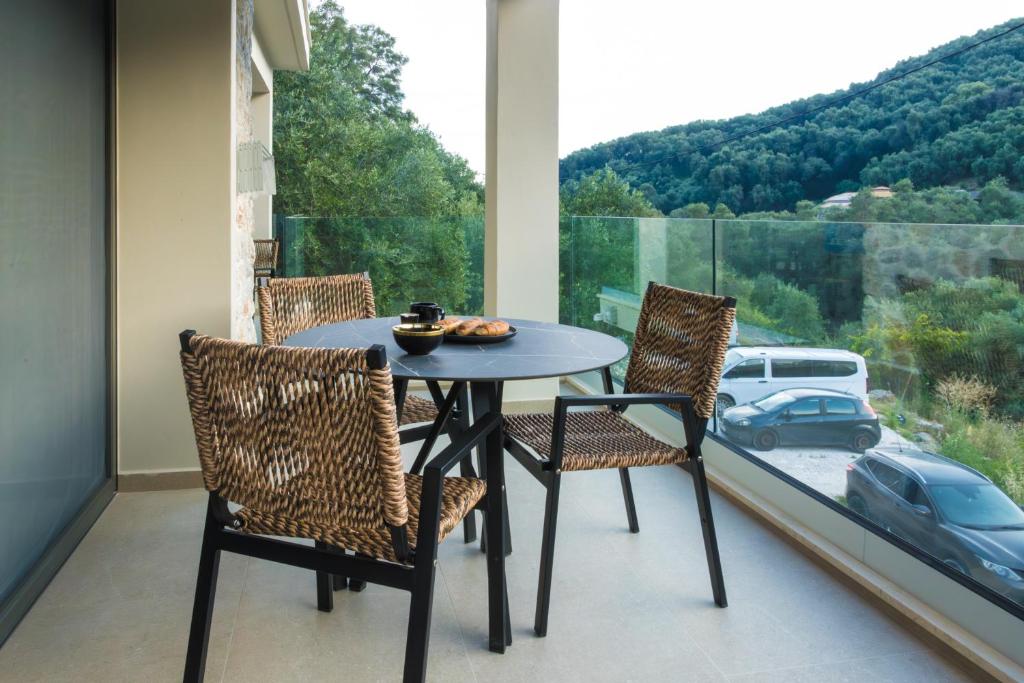 Nespecifikovaný výhled na hory nebo výhled na hory při pohledu z hotelu