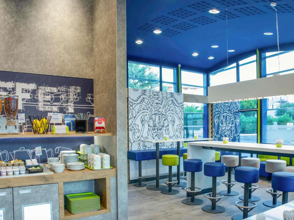 Restaurace v ubytování ibis budget Montpellier Sud Près d'Arènes