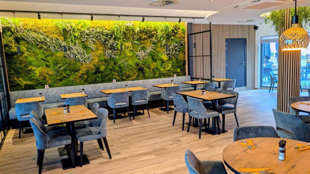 Restaurace v ubytování Orange Hotel La Louvière