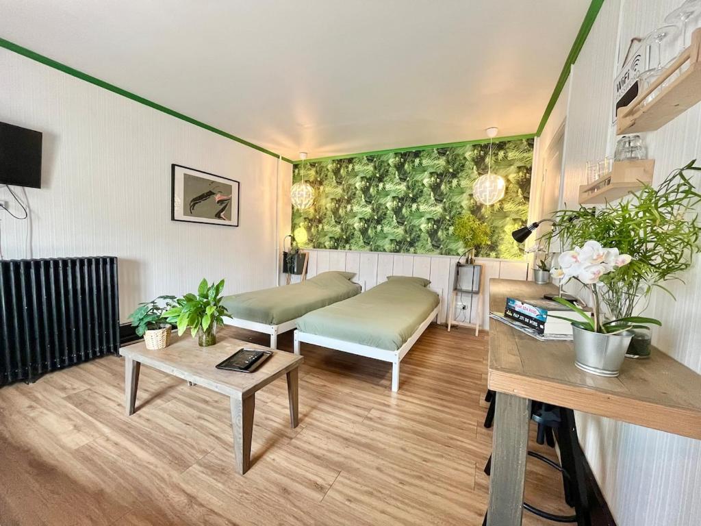 TV a/nebo společenská místnost v ubytování Chambre Notaire