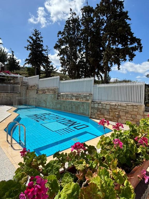 Bazén v ubytování Rethymno Mare & Water Park nebo v jeho okolí