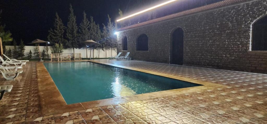 Bazén v ubytování Auberge Dar Laazouzi nebo v jeho okolí