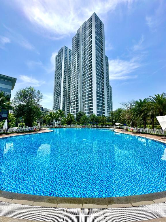 5 Star Studio, Private Walking Lake, Swimming Pool, Gyms, Quick To