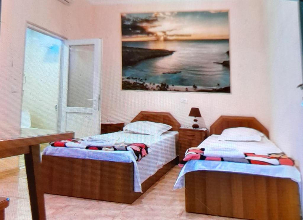 Postel nebo postele na pokoji v ubytování Gues House Aisi