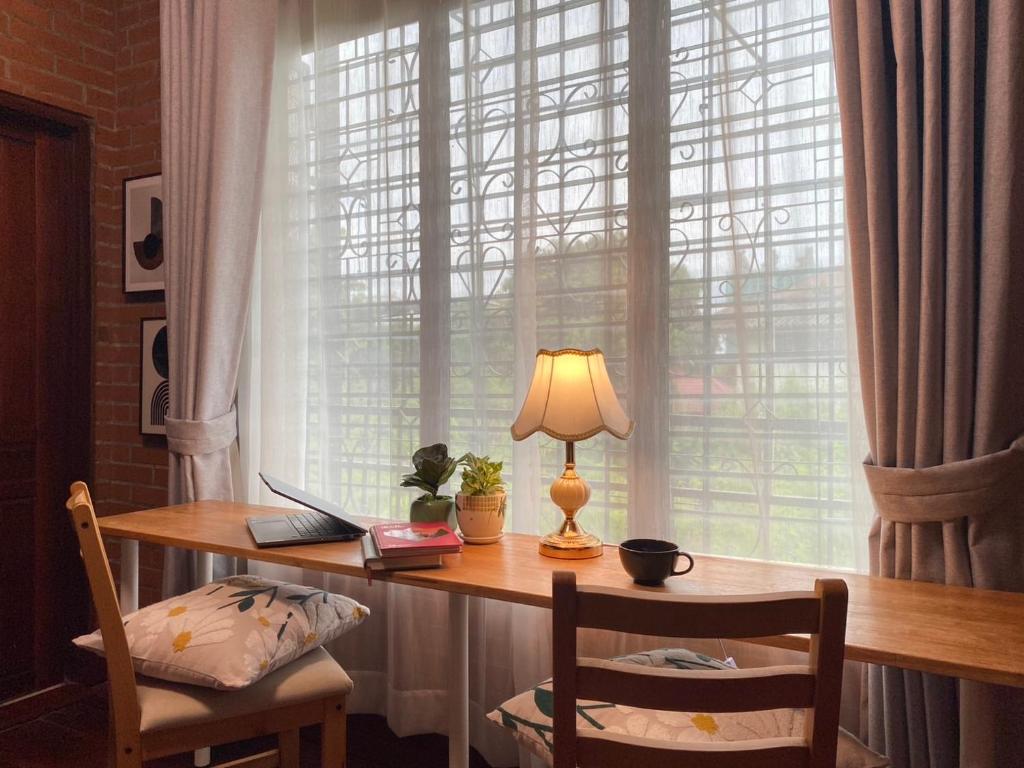 The Giftown Vientiane, Watchan