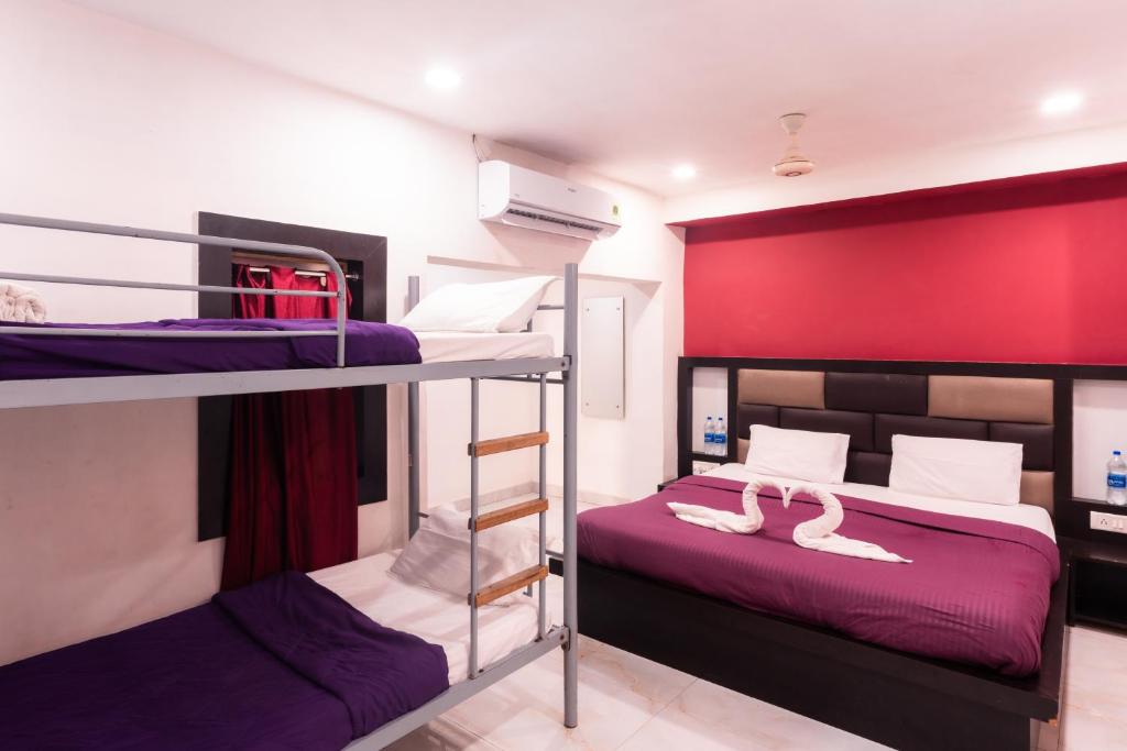 Postel nebo postele na pokoji v ubytování Joey's Hostel Agra - 200m from Taj Mahal