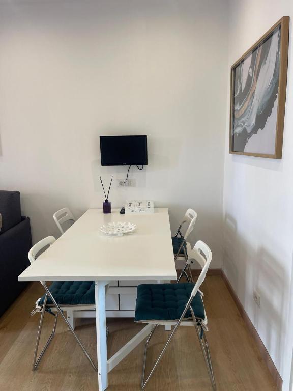 TV a/nebo společenská místnost v ubytování Le Suite del Borgo - Emerald Suite
