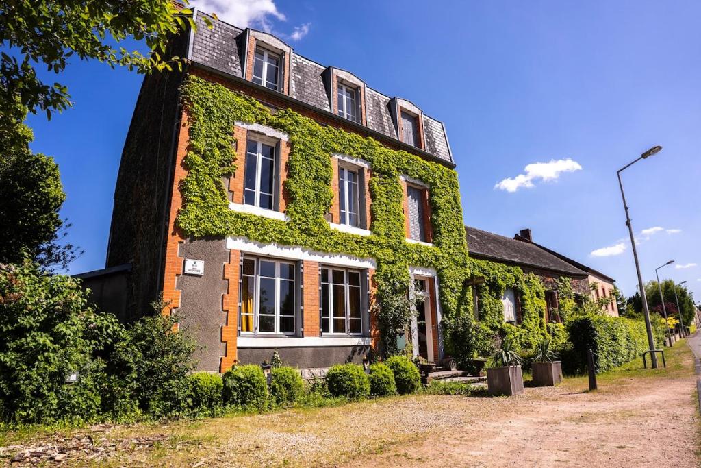 Το κτήριο όπου στεγάζεται  η παραθεριστική κατοικία