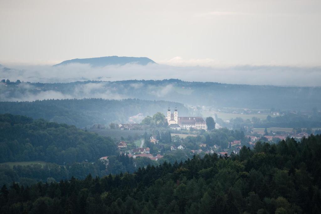 Nespecifikovaný výhled na hory nebo výhled na hory při pohledu z hotelu