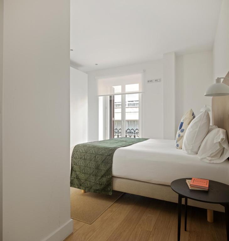 Postel nebo postele na pokoji v ubytování Easo Suite 7 by FeelFree Rentals