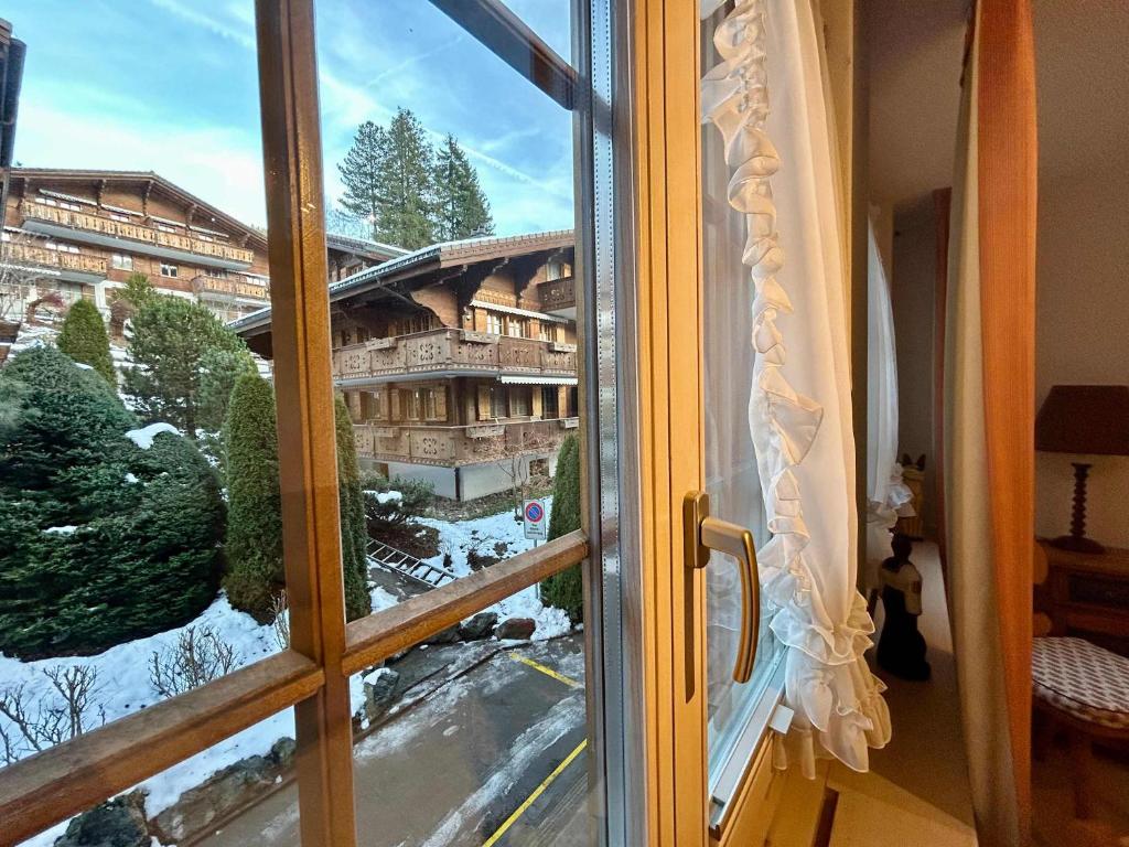 Gstaad Center Top Luxury Apartment 3