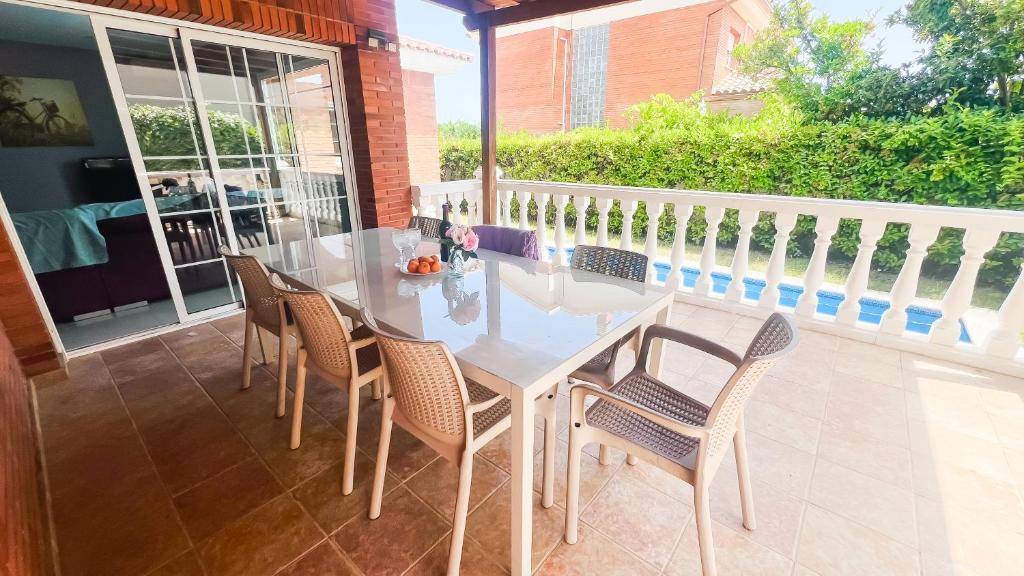 Gallery image of Casa grande con piscina para familias in Cambrils