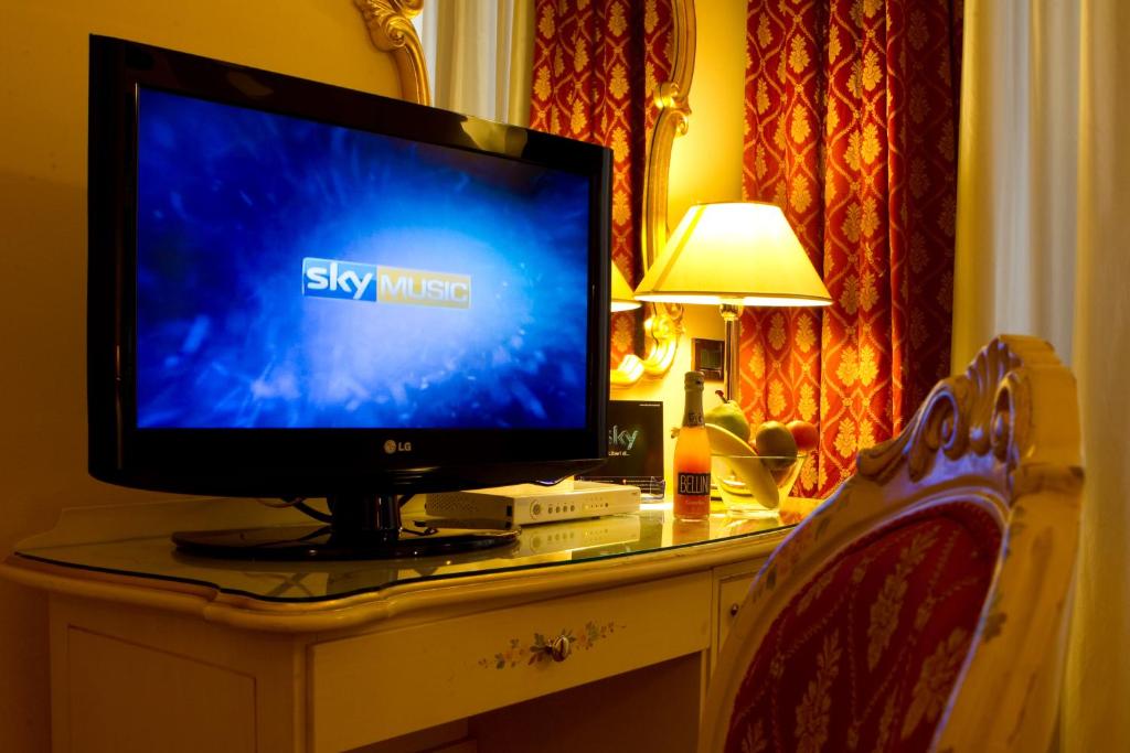 TV a/nebo společenská místnost v ubytování Locanda Poste Vecie