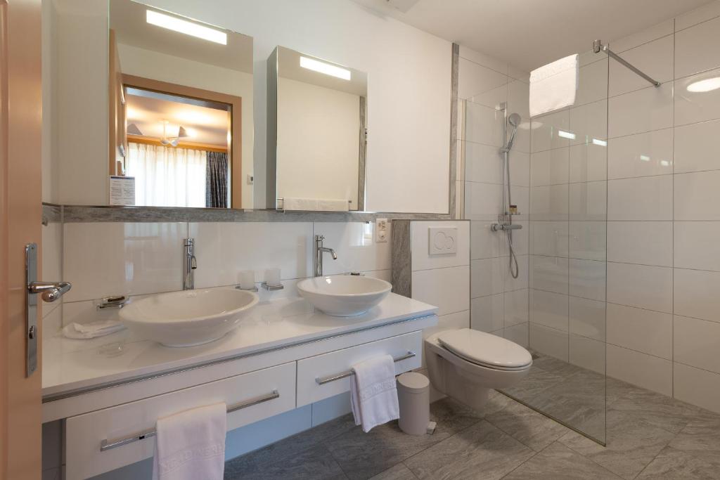 Koupelna v ubytování Hotel Engadinerhof Pontresina