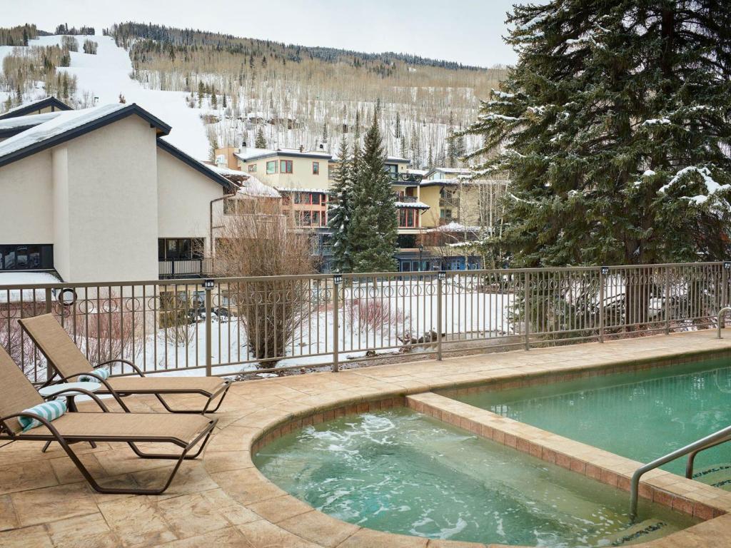 Nespecifikovaný výhled na hory nebo výhled na hory při pohledu z hotelu