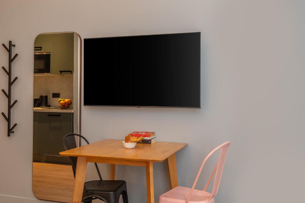 Montmartre Paris Suite - Resim 15