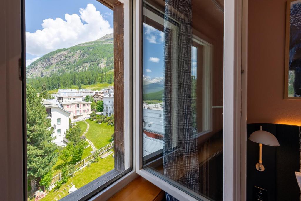 Nespecifikovaný výhled na hory nebo výhled na hory při pohledu z hotelu