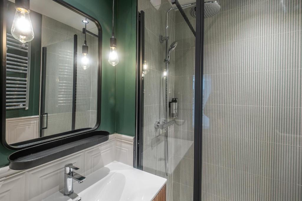 Montmartre Paris Suite - Resim 30