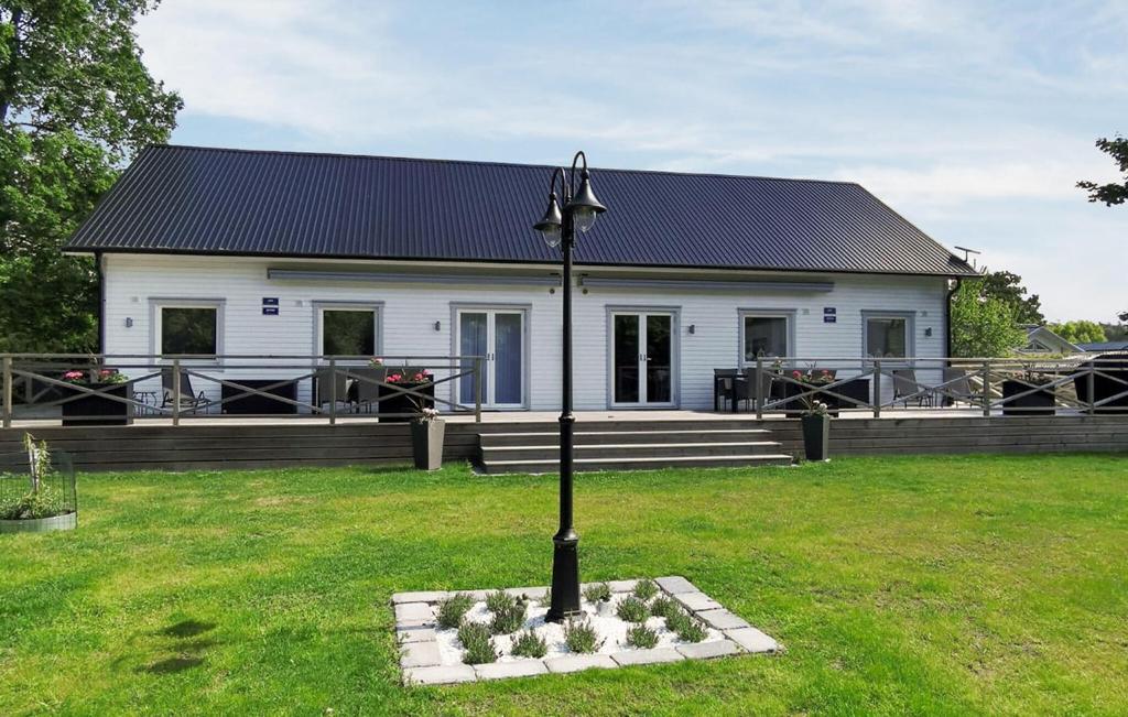 a white house with a pole in front of it at Cozy Home In Heberg With Wifi in Heberg