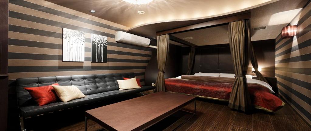 Hotel VARKIN - Standard Queen Room