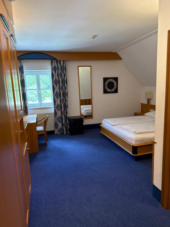 Postel nebo postele na pokoji v ubytování Hotel Goldenes Schiff