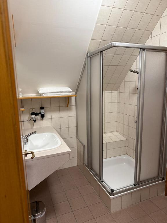 Koupelna v ubytování Hotel Goldenes Schiff