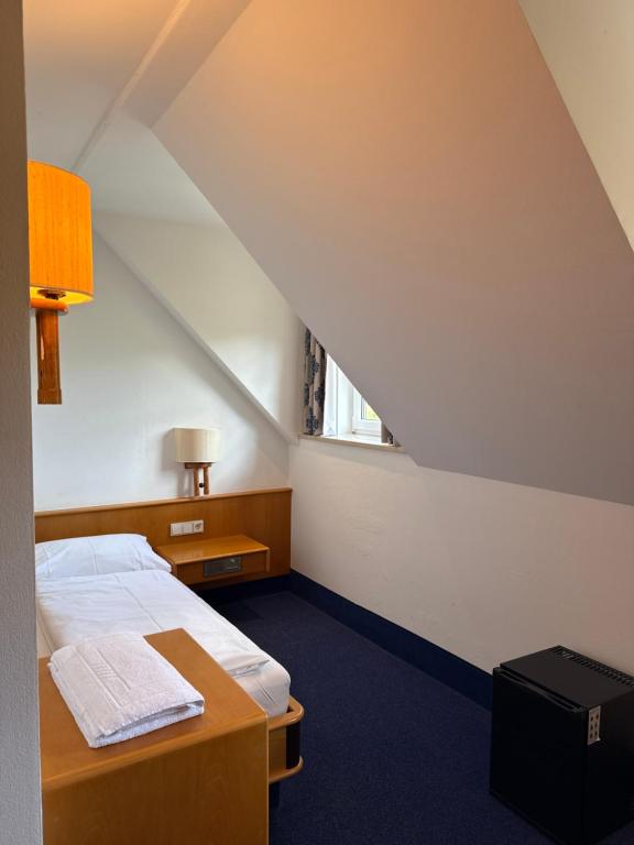 Postel nebo postele na pokoji v ubytování Hotel Goldenes Schiff