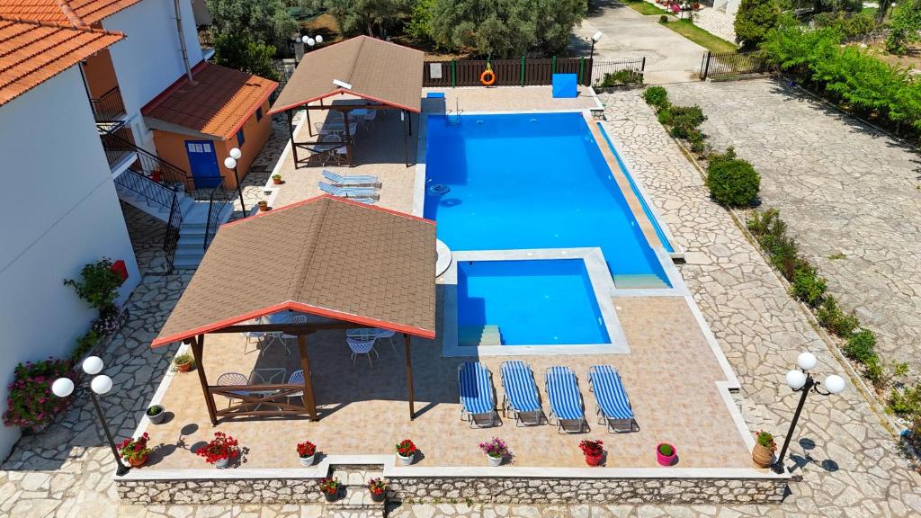 Bazén v ubytování Amarandos Inn -2025renovated nebo v jeho okolí