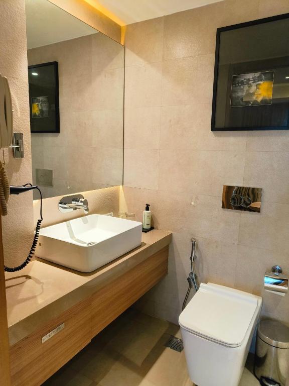 Koupelna v ubytování Royal Hometel Suites